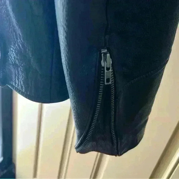 Harley Davidson Leather Jacket - Picture 3 of 13